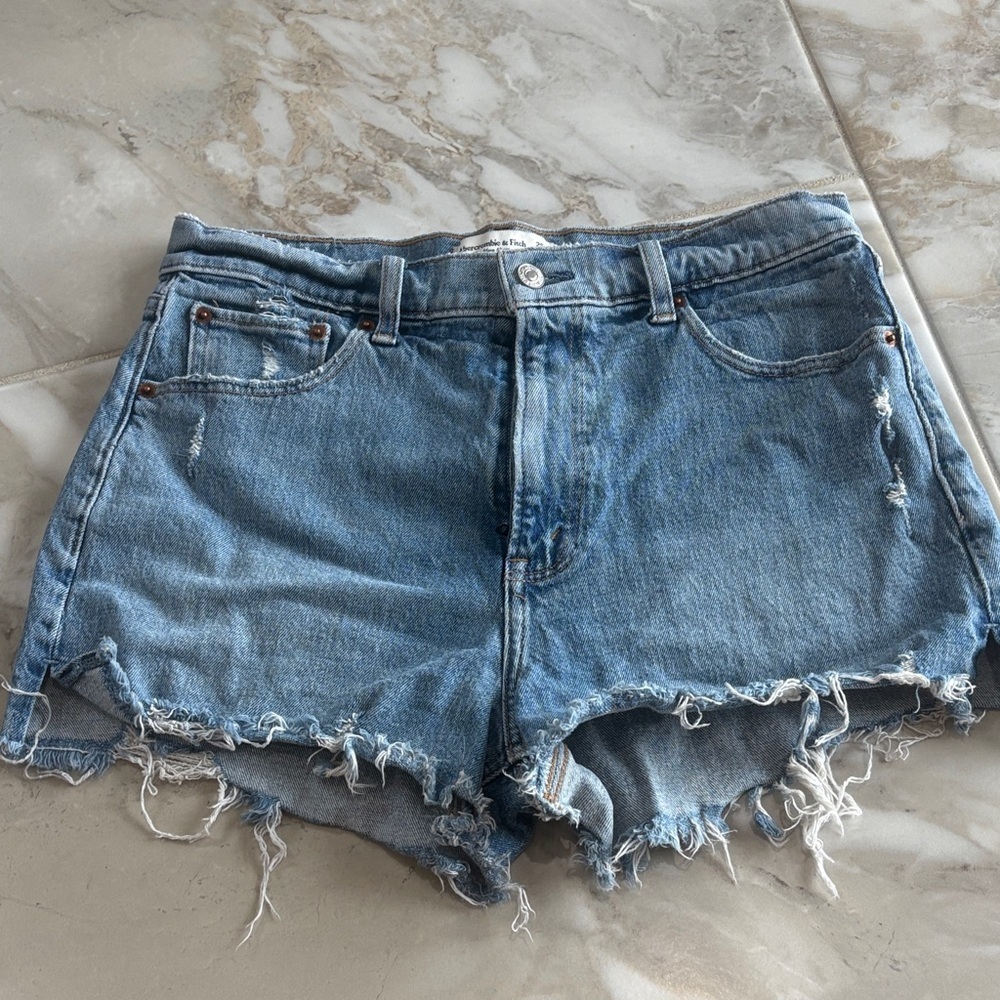 Abercrombie & Fitch High Rise “The Mom Short”
